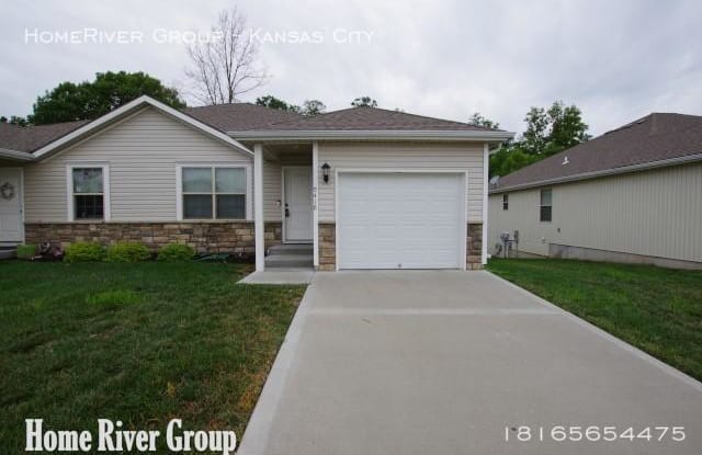 9418 N Robinhood Ave - 9418 North Robinhood Avenue, Kansas City, MO 64154