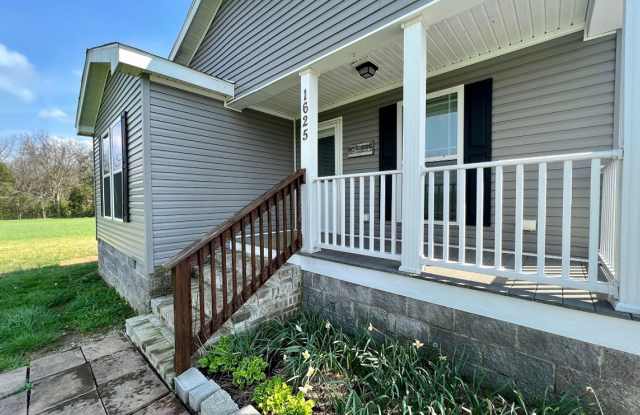 Beautiful 3Br 2Ba Mini Farm, Minutes Outside Shelbyville! Gallery 4