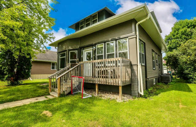 5 bedroom 3 bathroom house photos photos
