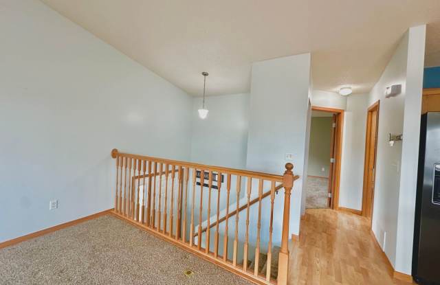3 Bed, 2 Bath Twinhome! Gallery 4