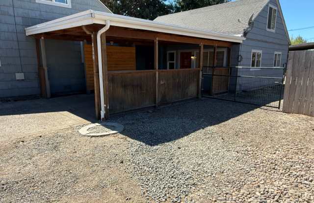 Updated 3-bedroom, 1 bath triplex in Springfield! photos photos