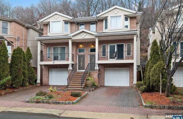 178 Undercliff Avenue - 178 Undercliff Avenue, Edgewater, NJ 07020