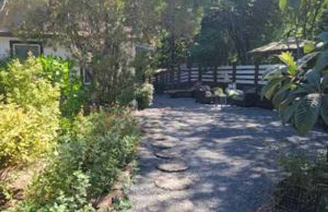 Hidden Garden Sanctuary, Charming 1-Bedroom in Petaluma Gallery 3