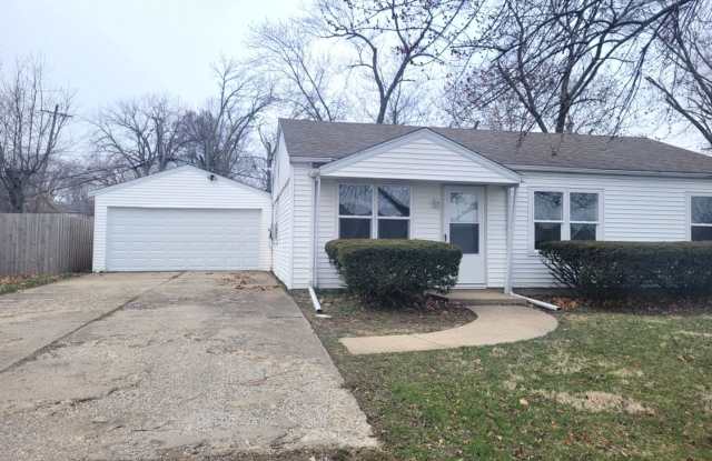 Beautiful 3 Bedroom Home  Large Garage! photos photos