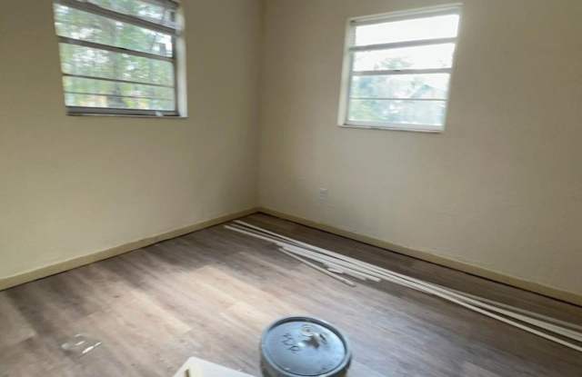 Spacious 4BR Home in Orlando – Move-In Ready with Parking & Great Location! Gallery 3