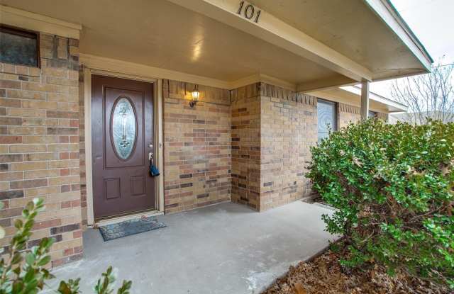 101 Teakwood Drive Gallery 3