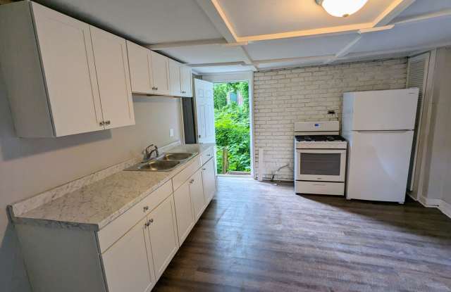 2 Bed 1 Bath Single Family Home (Perry South Neighborhood) Gallery 3