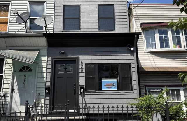 628 BRAMHALL AVE photos photos