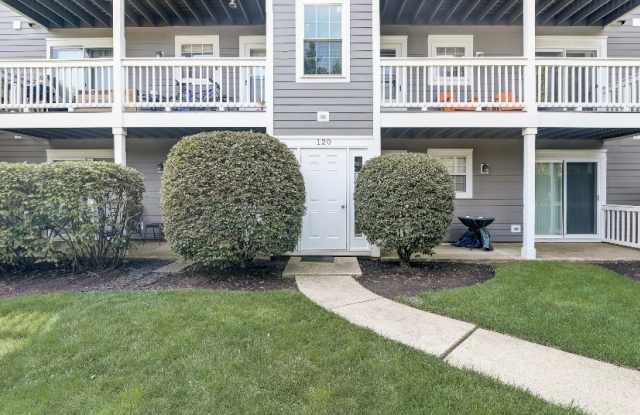 120 East Winchester Road - 120 East Winchester Road, Libertyville, IL 60048