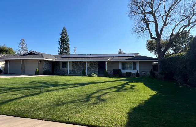 3 Bedroom 3 Bath with Pool Gallery 3