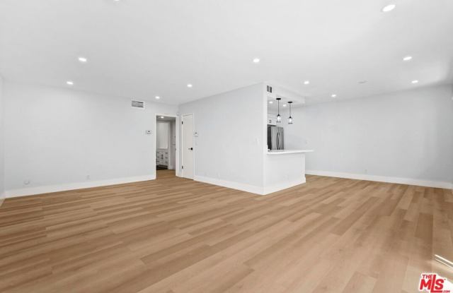 1031 N Laurel Ave photos photos