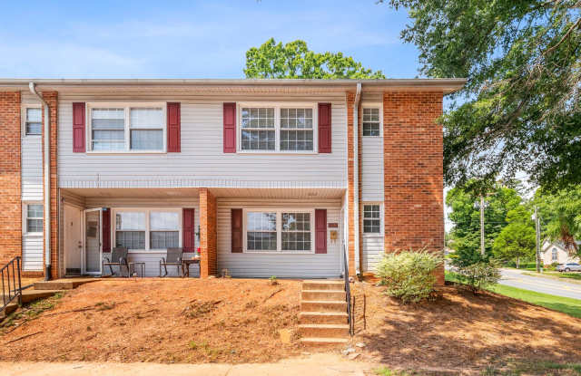 NW Townhome, Wood Like Flooring, FP, Fenced Patio, Community Pool! photos photos