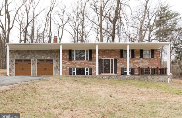 9203 OLD COURTHOUSE ROAD - 9203 Old Courthouse Road, Wolf Trap, VA 22182