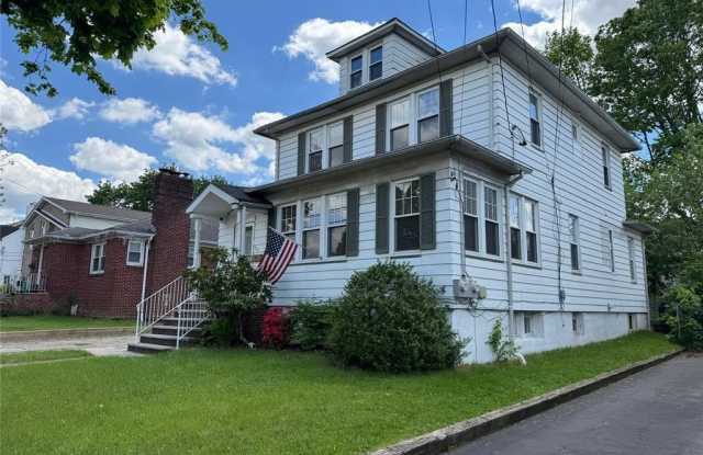 132 Williams Avenue 2 photos photos