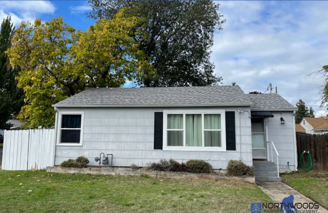32 Lincoln St - 32 Lincoln Street, Medford, OR 97501