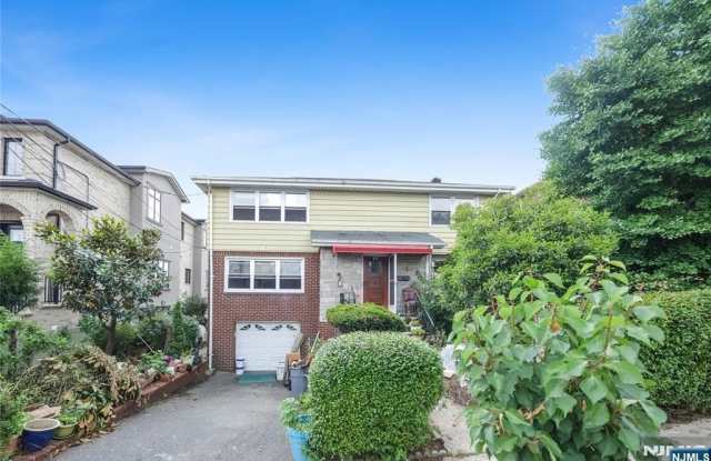 114 Edsall Avenue 2nd Floor photos photos