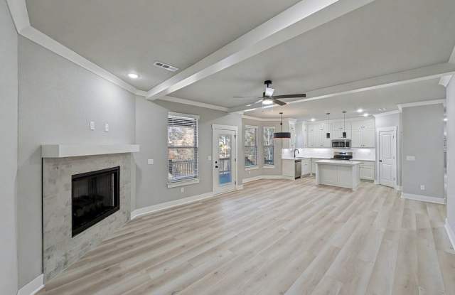 Tucked Into A Prime Spot In Bella Vista With Easy Access To 71B, Lake Ann, And Some Of The Best Mountain Bike Trails Around - 14 Pickering Drive, Bella Vista, AR 72714