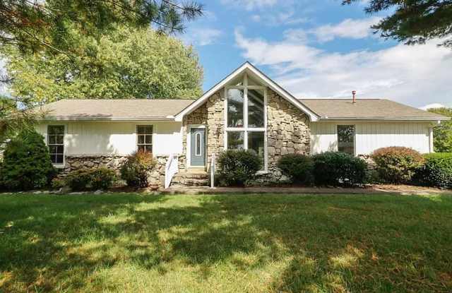 Charming 3-Bed, 2-Bath Ranch Home in Greenbriar, Just 30 Minutes from Downtown Nashville! photos photos