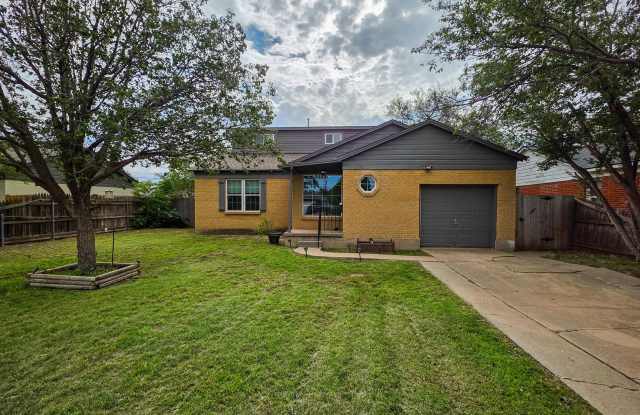 4-Bed, 2-Bath Two-Story Home Near Avondale Elementary Gallery 1