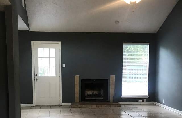 2526 MOSS BLUFF ST Gallery 2