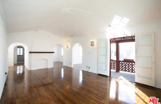 1021 South HAYWORTH Avenue Gallery 3