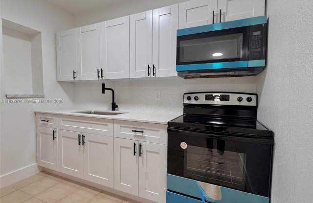 541 E 38th St photos photos