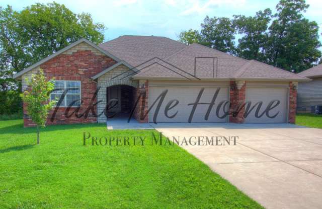 4 Bedroom Home in Ozark! - 4014 North Grassland Drive, Ozark, MO 65721