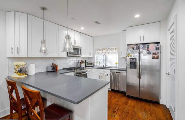 Gorgeous 3 Bed / 3 Bath with Roof Deck! photos photos