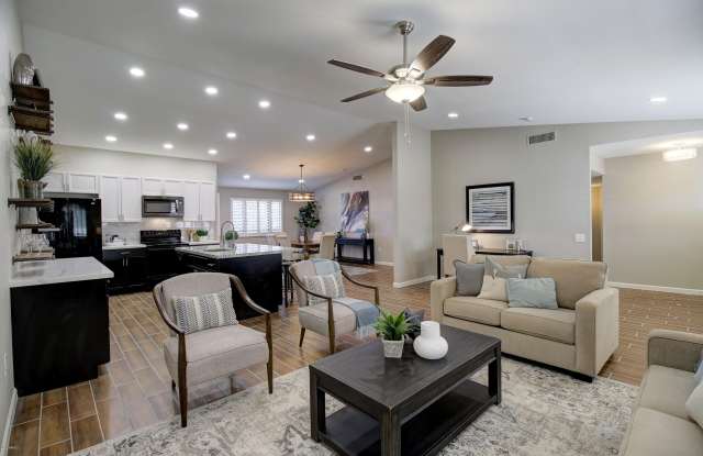 12418 W BONANZA Drive Gallery 3