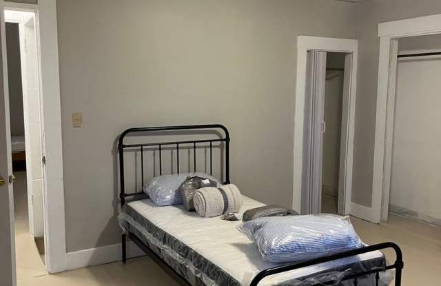 Spacious 4BR House in Springfield Gallery 3