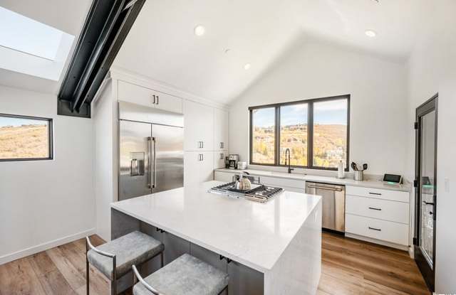 475 ECHO SPUR Gallery 2