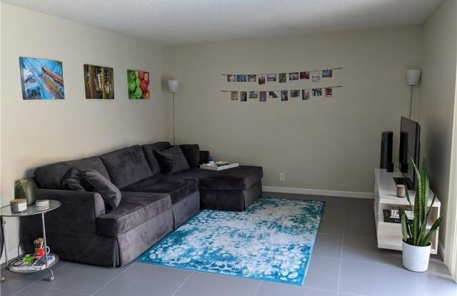 5995 SE Riverboat Drive Gallery 3