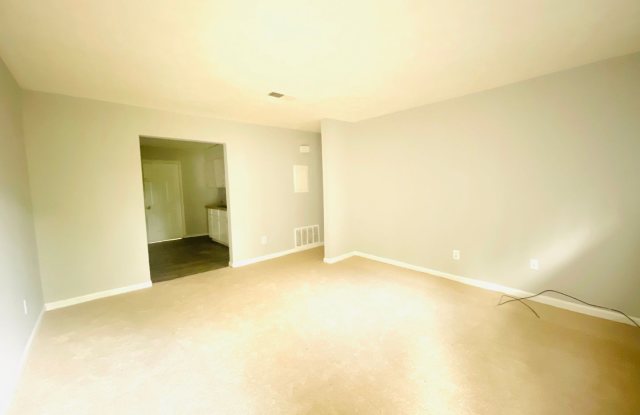 Cozy East Point 2 Bedroom Duplex - 1380 Hawthorne Way, East Point, GA 30344