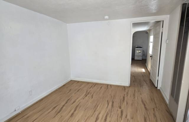 106 Mesa Street Southeast Gallery 2