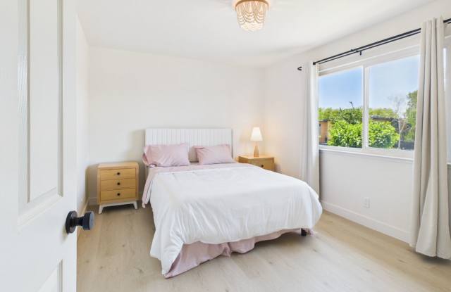 2B furnished rental Gallery 4