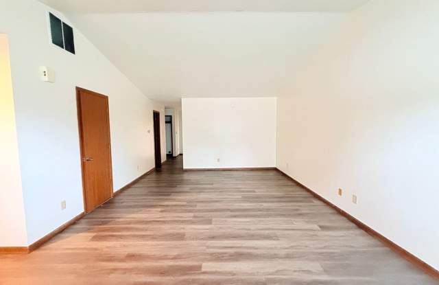 NOW SHOWING: 2 Bedroom/1 Bathroom Duplex located at 2160 Galaxy Dr. in Franklin, IN. Gallery 4