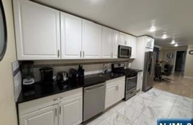 785 Charlotte Gallery 2