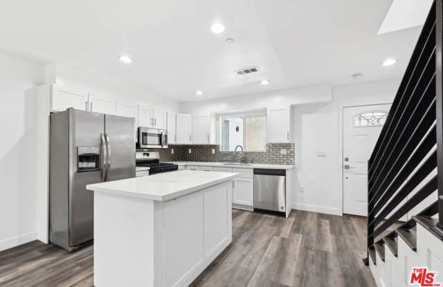 17610 Sherman Way unit: 3 photos photos