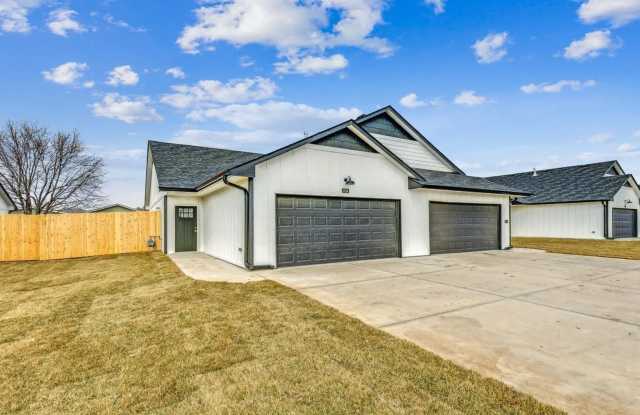 Don't Miss Out on this beautiful Duplex! - 3618 West 45th Street South, Wichita, KS 67217