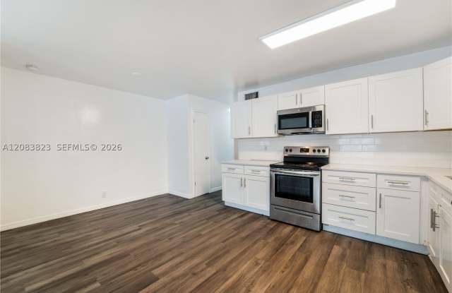 5603 NW 27th Ct Gallery 4