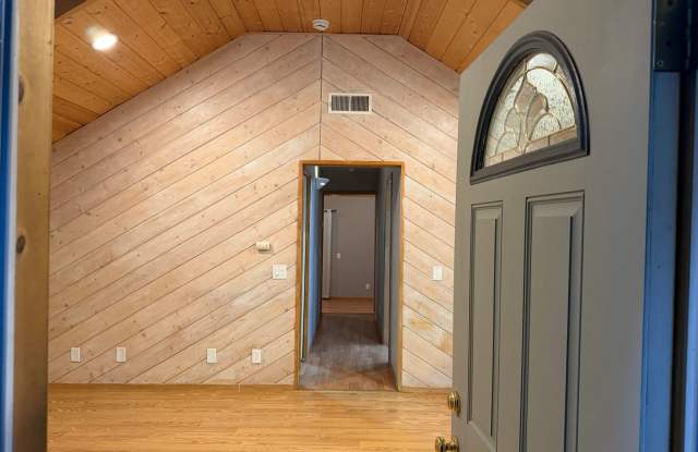 MOVE-IN SPECIAL--1/2 OFF FIRST MO RENT! Gallery 3