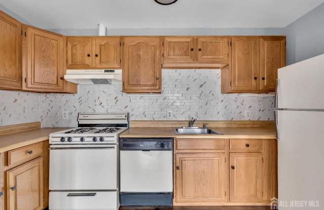 1595 E 2nd Street - 1595 East 2nd Street, Scotch Plains, NJ 07076