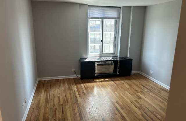 4602 North Clarendon Ave. Gallery 2