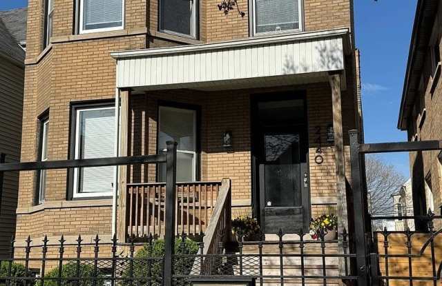 2440 N Saint Louis Avenue photos photos