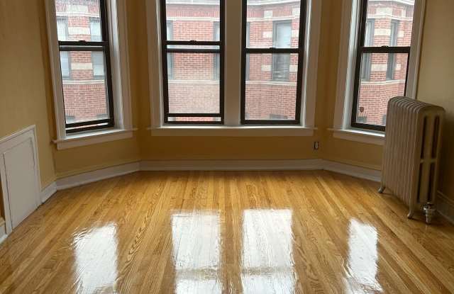 2327 E. 70th Street, Unit 3 Gallery 4