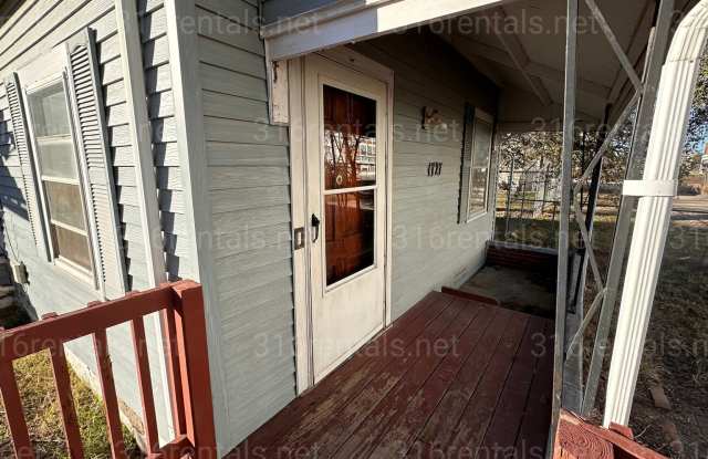 $875 - 3 bed 1 bath - Single Family Home photos photos