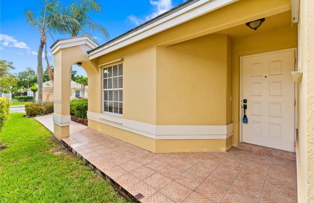 9081 N Lake Park Cir N photos photos