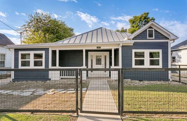 RENOVATED 3-BEDROOM HOME WALKING DISTANCE TO PEARL Gallery 1