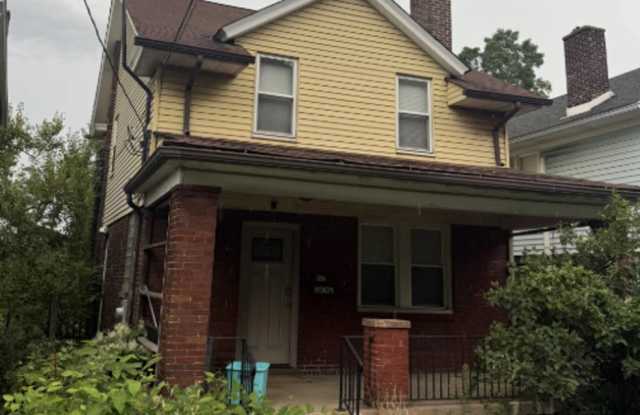 3-Bedroom, 1.5-Bath Home in Pittsburgh’s Greenfield Neighborhood photos photos