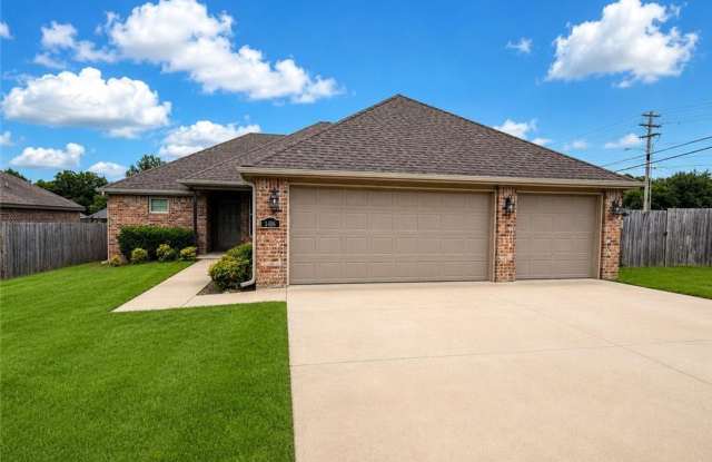 Nice 3 bedroom 2 bath 3 car garage home in East Fayetteville Gallery 1